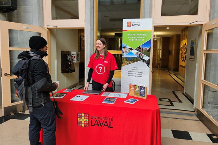 Kiosque d'accueil au pavillon Abitibi-Price