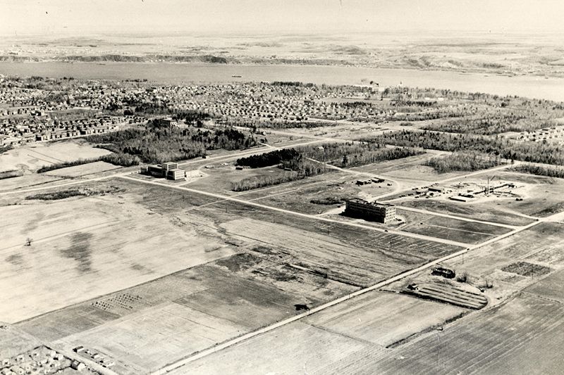 Vue aérienne du campus de l'Université il y a longtemps